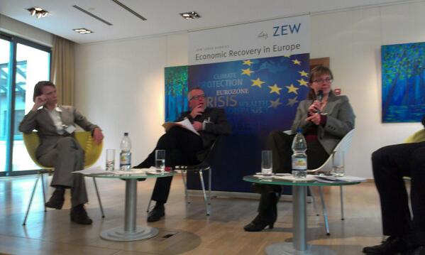 SidoniaJ's tweet photo. "Musimy zreformować sposób w jaki budżety roczne #UE są zarządzane" na konferencji #ZEW http://t.co/hHUDw3X0eb