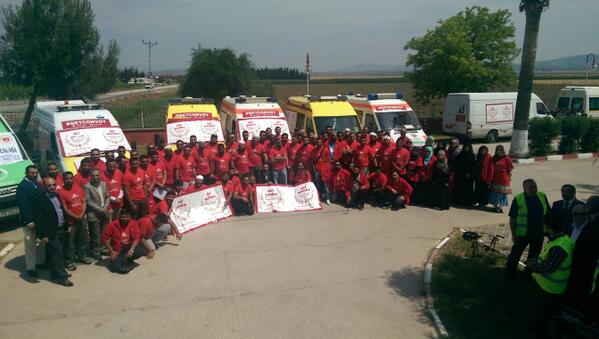 RPublications's tweet image. @sktwelfare: #SKTConvoy Group photo of the legendary 2014 convoy volunteers as they finally hand over the ambulances http://t.co/dLDEQB1DDC"