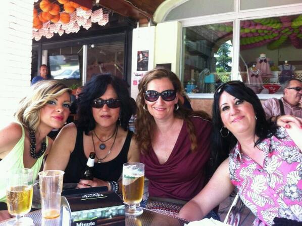 ireneMZa's tweet photo. Aaaayyyy misss niñasss!!! Calorazo pasamossss!!!! http://t.co/k15j6Kfcso