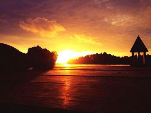 Naum141's tweet photo. Raja Ampat kalo sunset engga ngeboongin {} hahaaaaaaay #muchlove ada yang liburan juga? Hehe^^ http://t.co/25woAKNoby