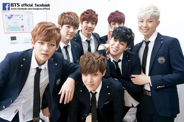 BTS_United's tweet photo. [OFFICIAL FACEBOOK]  #방탄소년단 The 2nd V chart Award 현장 업데이트! #정국 BTS 17 http://t.co/VgNQW8YfNG