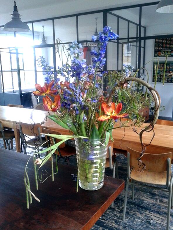 randbflowers's tweet image. 8 days later, I find a #drooping bunch still trying to do its thing ---&amp;gt; #britishflowers