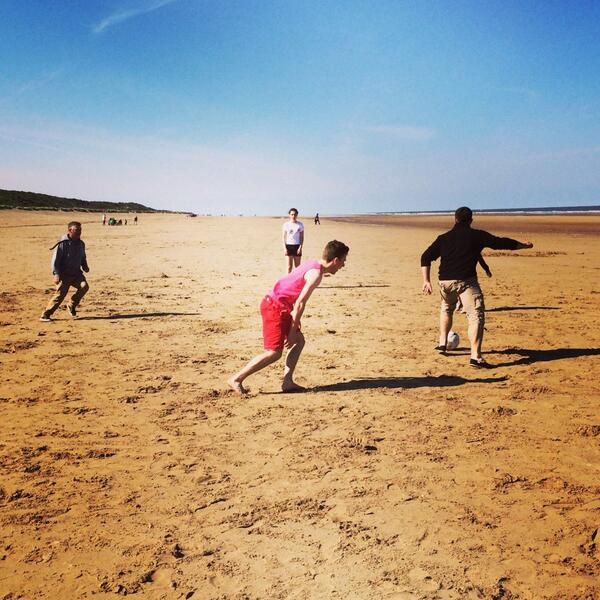 LippyLongSocks's tweet image. #100daysofhappy #dayseventynine dad's birthday and fun on the beach :) #bankhols #familytime