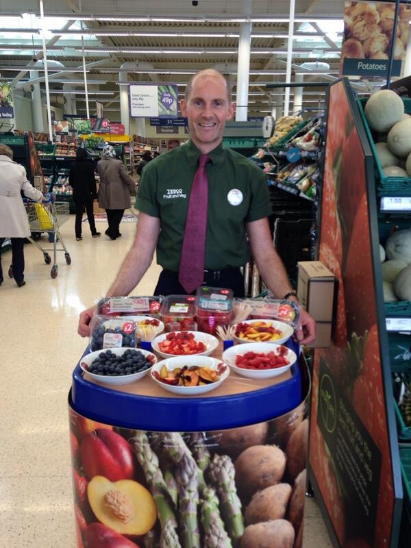 Andrew giving tasters to customers from our summer range #LEM #fruity <a href="/NicolaMcGuinnes/">Nicola Mcguinness</a> <a href="/nigel01546242/">nigel</a> <a href="/dg_freeman/">David Freeman</a>