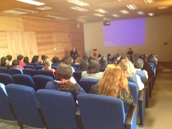 CEPeUC's tweet photo. Nuestro Ombuds. José Ignacio González respondiendo una ronda de preguntas. http://t.co/m5VhVDQpJs
