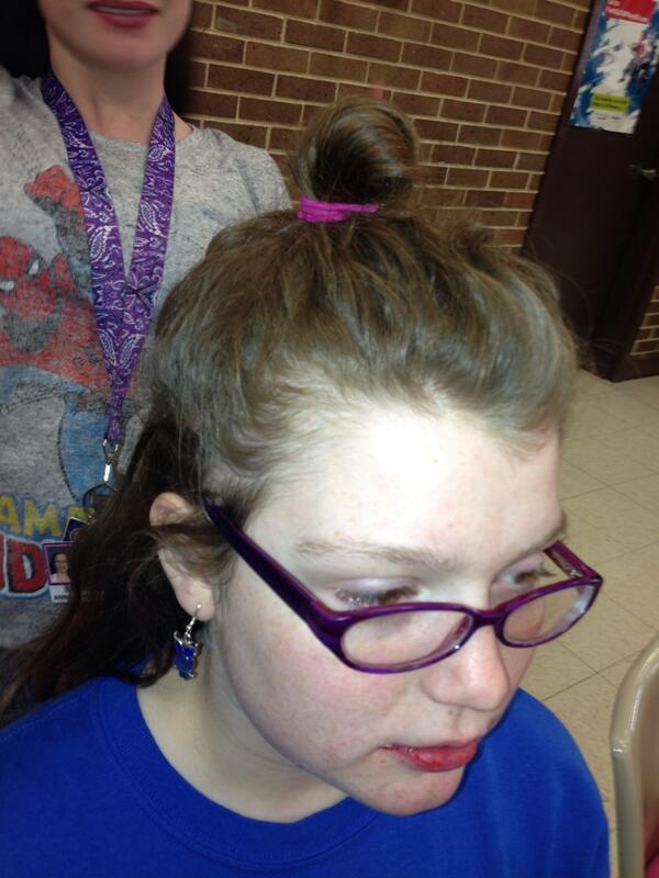 suminaqvi's tweet image. Like my beat friends hair