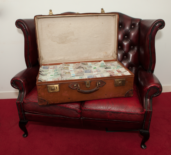 davechannel's tweet photo. The challenge is afoot.  We need to spend all this cash in 24h to promote our new show #24hToGoBroke. Starting NOW! http://t.co/9zlhBNyiSM