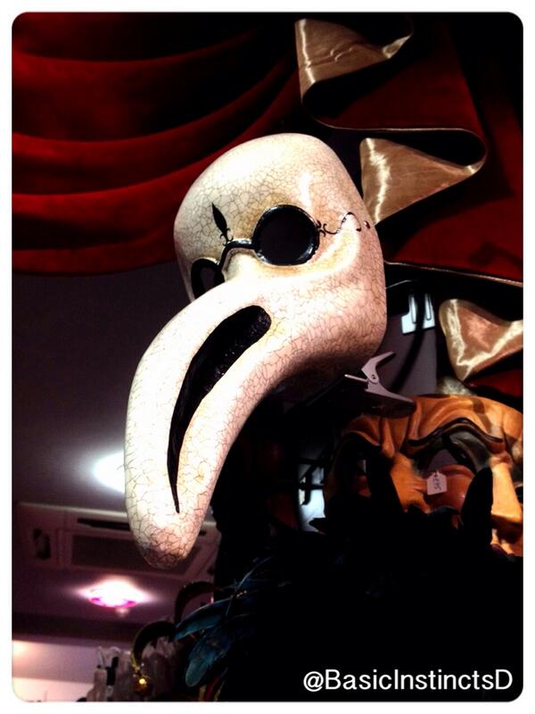 🎭 our #maskoftheday is, of course, the infamous PLAGUE DOCTOR MASK. 

You may recognise it from your history books~