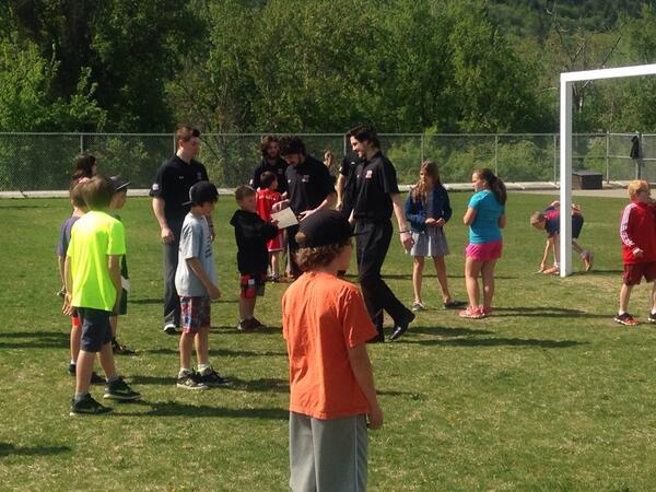 dauphinkings's tweet photo. Recess at Coldstream Elementary School #RBCCup2014 http://t.co/tTeMfVE1V5