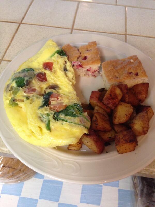 BlueRockGCGrill's tweet photo. Veggie Omelette with homemade Blueberry bread and home fries. Oh, my! Only at the Blue Rock Grill Room. @rjresorts http://t.co/j8PYvVwYfR