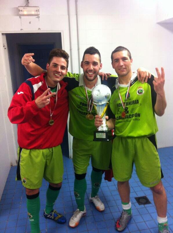 Dlyco's tweet photo. Celebrando consecución 2 entorchado con @pedrogu0303 http://t.co/ZRzLDKIsXP