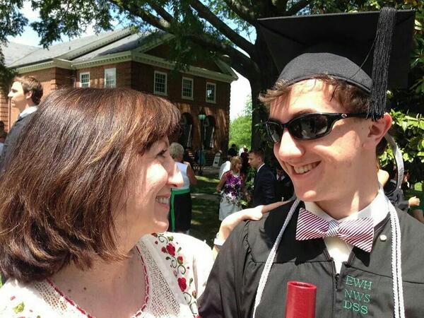 DyligentSlacker's tweet image. Happy Mothers' Day, ma! #HSCGrad