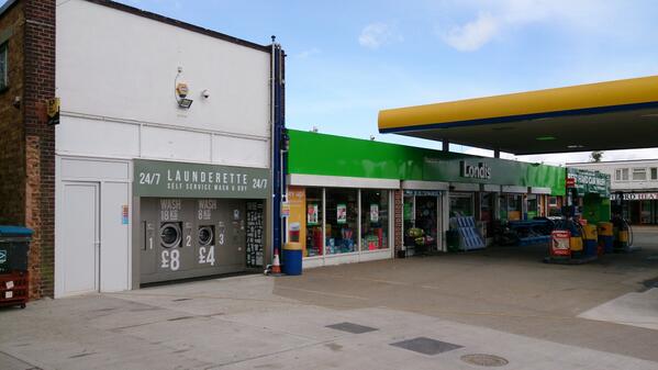 RevolutionWash's tweet photo. Extra Car Park spaces to use our self-service launderette at Jet Garage Starthill Services! #Londis #Rochford #ESSEX http://t.co/YWLNm5jjMJ