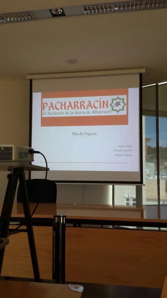 Pacharracin's tweet photo. Comienza la presentación en el Campus de Teruel #SientePacharracin http://t.co/oAjHeAkdw2