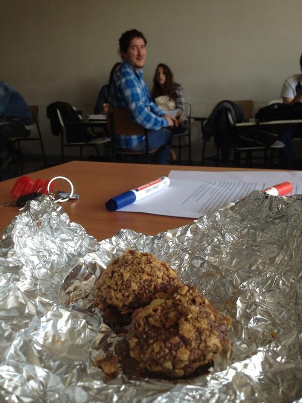 runkly's tweet image. this is the best gift for a #cookiemonster like me.this was a yummy #writinglesson 😍 thanks a lot chef @rknkgn 🙏👏🎶