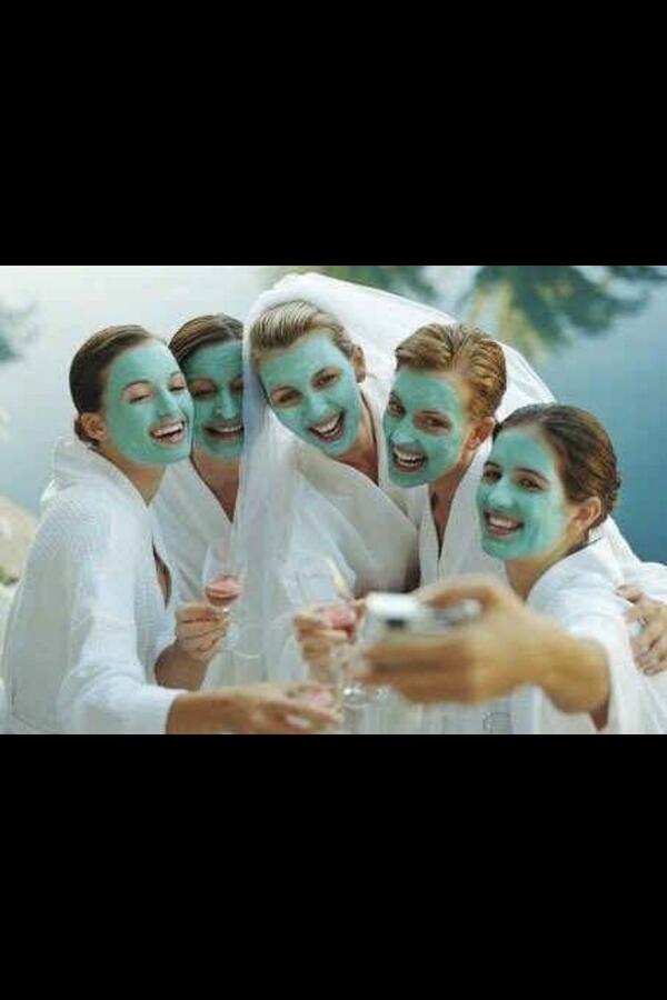 BudgetBrides_'s tweet photo. Don't forget this a special time with your friends too. Life is about to change and you want them to be a part of it! http://t.co/BHyxbG5lSS