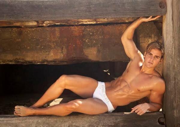 close_upVnzla's tweet photo. Foto Oficial de Jose Luis Fernandez - @MrHVenezuela13 rumbo al Men Universe Model 2014 http://t.co/XUUNp5Zu5H