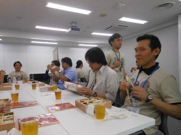 msgpdhackday's tweet image. More Pictures from Hackday2014 - Japan Teams break for Sushi at #msgpdhackday2014