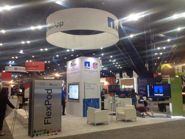 aemartin21's tweet image. Home for this week w/ teammates @NetApp @jenniferjedgell @calvinnieh @HyperVSMB @glnsize @SQLStorage #NetAppTechEd