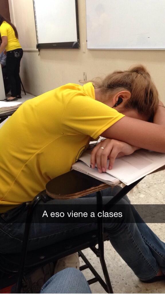 evelyngz96's tweet image. Aqui esta la foto del flash #yentuclase #reprobada #-1000pts @PompeyoNekrasov