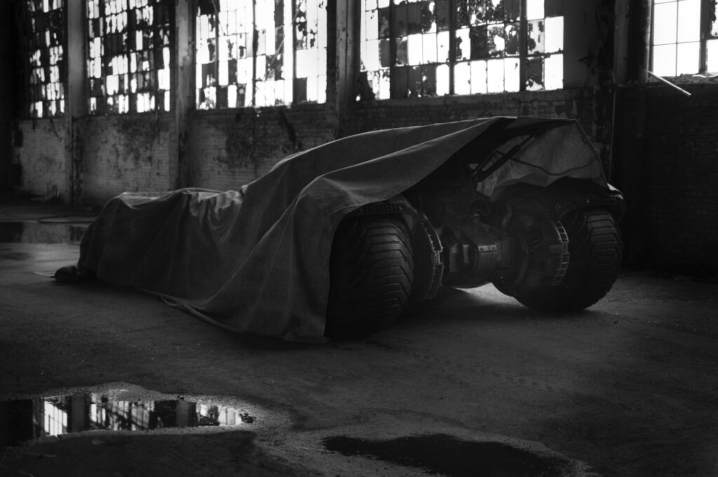 First look at the new (But teased) Batmobile BncsTOSCYAAl99e