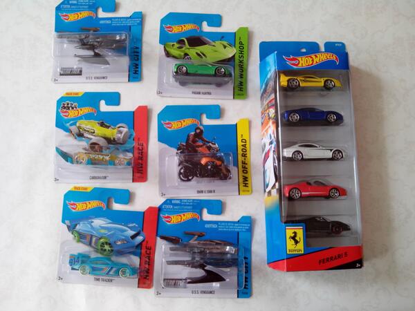 btracing17's tweet photo. Found the 2014 Ferrari 5-pack! #FerrariF40 http://t.co/3ApIVn2xTa