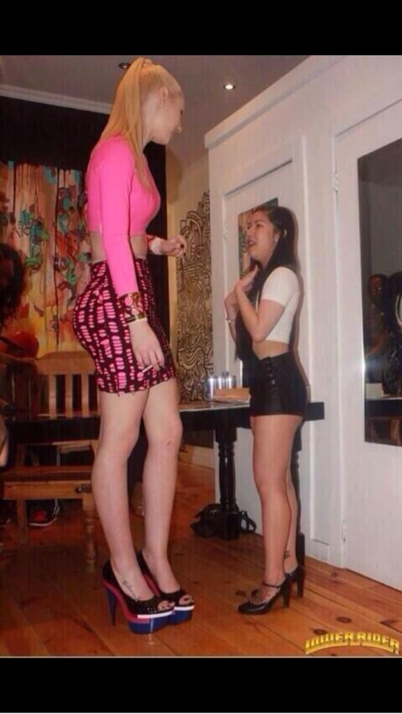 Vballprobs11's tweet photo. How I feel next to the other team's middle http://t.co/zCf3s8C5Cs