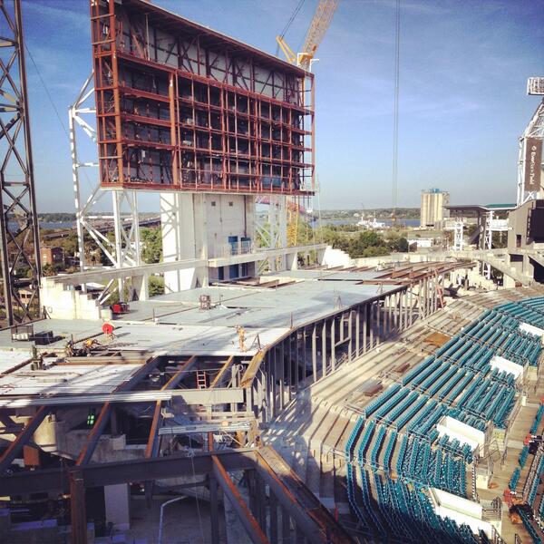 JagsGameDay's tweet photo. North Endzone deck going in at @EverBankField. #jaguars #khanstruction http://t.co/IyhkvHNOMZ