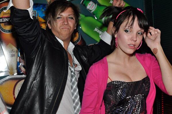 emmalfuller's tweet photo. @Chromeo white women be like... http://t.co/6IU1faiPDC