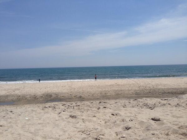 coxieproblems's tweet image. Friend: "look how beautiful the ocean is"
Me:"do you know how rough it would be to row in? #coxieproblems