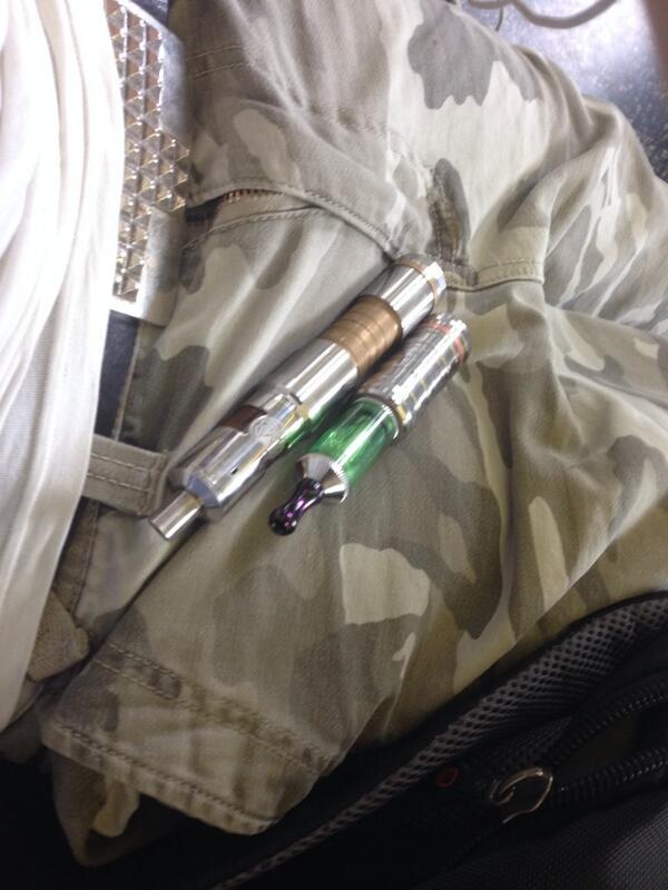 Vaperproblems's tweet image. When you have 2 mods in your pocket, and they weigh your pants down...
#vaperproblems