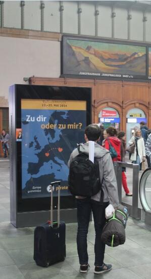 ppsde's tweet photo. Ein weiteres EU-Plakat in der Schweiz. Europa. Grenzenlos.
Wähle #Piraten #EP2014 http://t.co/D36ohfdAwN
via @KilianBrogli