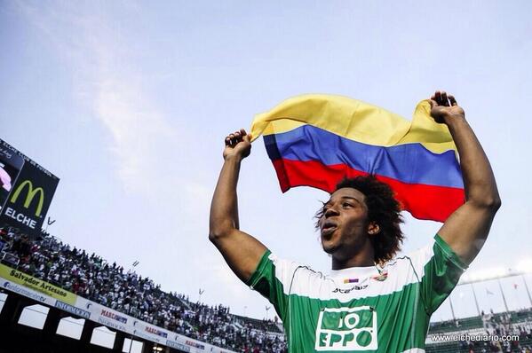 carlossanchez6's tweet photo. Un año más en primera, Gracias por el cariño de una afición impresionante. Muchoelche @elchecfoficial http://t.co/QYp3YNzdWr