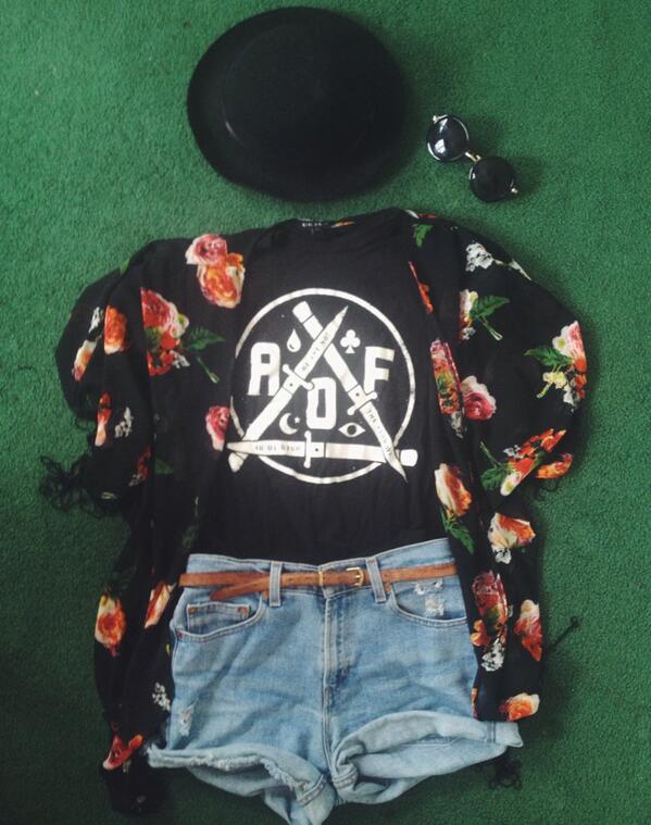 CityColourLyric's tweet photo. Should I wear this to the @cityandcolour show tonight?? #lol #help http://t.co/ApHVrZni8n
