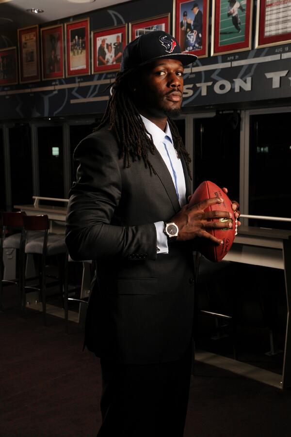 HoustonTexans's tweet image. In the building!
Watch @clownejd journey to the stadium for the 1st time as a Houston Texan: bit.ly/1l4EGSx