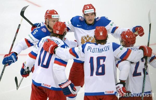 rianru's tweet photo. Сборная России обыграла команду США в матче чемпионата мира по хоккею #РоссияСША http://t.co/2Go1uROIHI http://t.co/iDfjjVnhhW