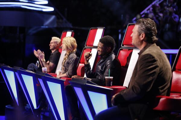 NBCTheVoice's tweet photo. RETWEET if you’re watching the #VoiceTop5 go live with us now, EAST COAST! http://t.co/HkBxbxwd4b http://t.co/RmZ8pHpZHf