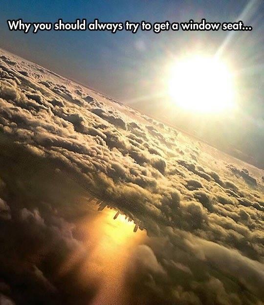StumblerVideos's tweet photo. Why you should always get a window seat http://t.co/DvUNSQxedD