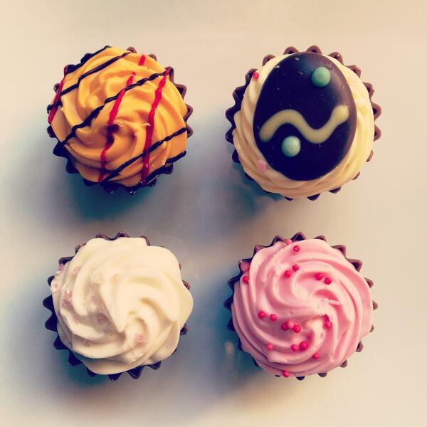 petermikeman's tweet image. I really shouldn't have chocolate before bed. However, I think I can make an exception for these: #TemptationOverload