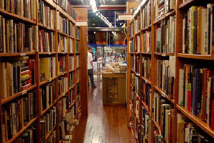 W39thKC's tweet photo. Good day for books and rainstorms #ProsperosBooks @W39thKC-  #reading #rainyday #book #midtown #kansascity #39st #kc http://t.co/pMQTMlxLc4