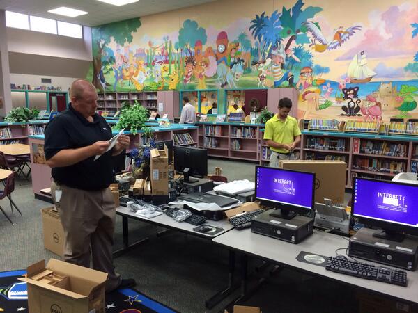 ChrisNilsson's tweet image. Computer refresh happening at #AustinES in #LCISD @pwagnerlcisd and @Kyleyaboy deploying new 22″ HD monitors!