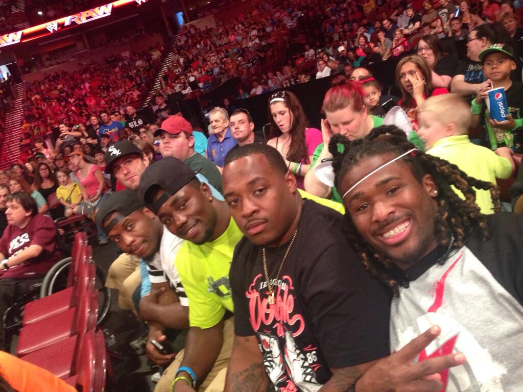 BnebCRyCcAAmN8s.jpg:large