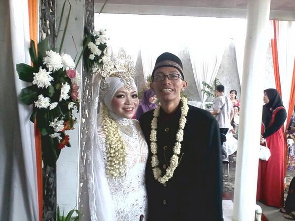 Corocommunity's tweet photo. Sakinah Mawadah Warohma Biang'y Coro @IqbalRomdhoni1 @pure_endah smoga cpt dapet kturunn Putra Putri yg soleh,soleha http://t.co/hA6pfAgri8