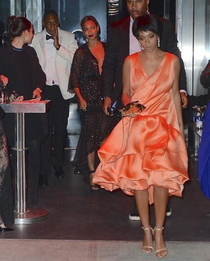 UBtalkin's tweet image. It's a different world then the one the rest of us live in! #HEATvNETS  #WhatJayZSaidToSolange