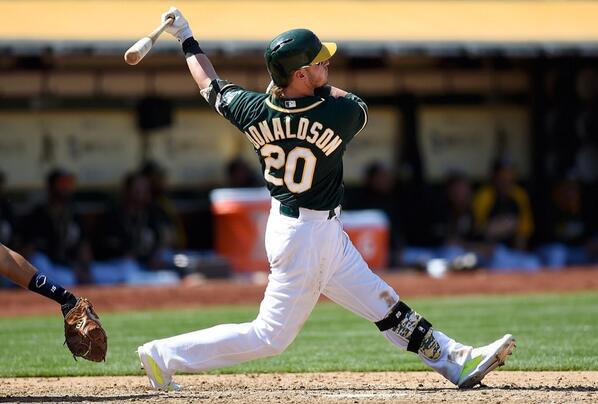 Cut4's tweet image. Followers to RETWEET can win a baseball signed by @BringerOfRain20. #MLBFC