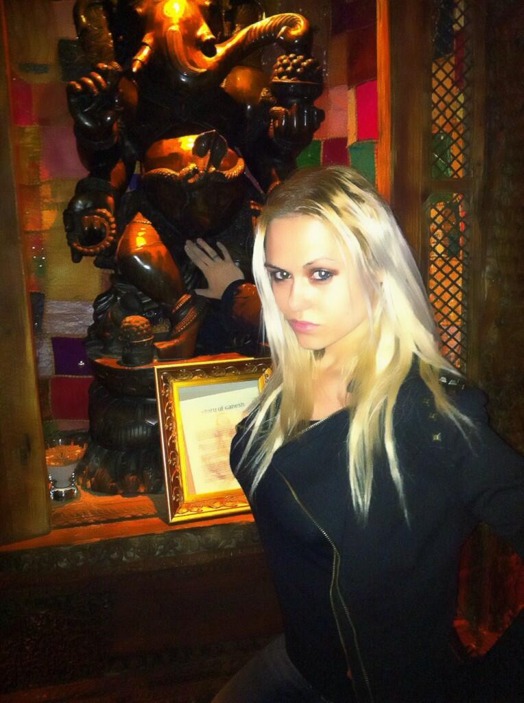 @angelinaarmani: I <3 #Chicago . #Downtown #Sexcon #2014 #NightOut http://t.co/nqQY07CmWE