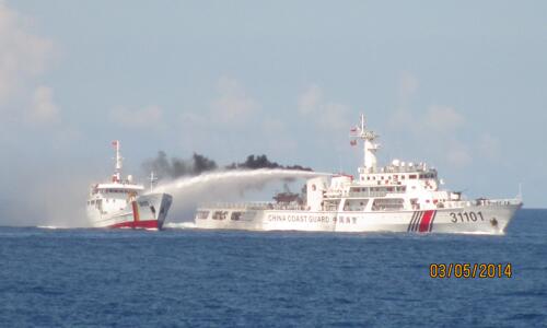 The Big Chinese ship is bullying Small Vietnamese ship on the East Sea.... Our country needs your vigorously support!