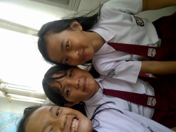 6Classic_'s tweet photo. Alya,demi,adt♥ di kipas nih foto nya-__- wkwk http://t.co/fnvjxCF8xd