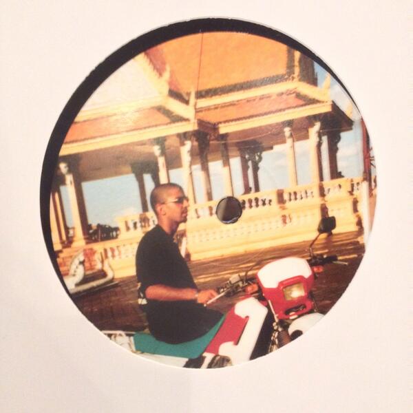 DevineToner's tweet photo. In middle eastern drumming watching two mosquitos mate. http://t.co/yZj9dJ4L0X