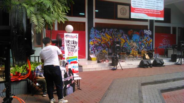 Prepare for <a href="/DessentialsTeam/">D'essentials Team</a> Performance &amp; Happy birthday <a href="/mustang88fm/">Mustang 88 FM</a> ;D #Mustang29th #stikominterstudi